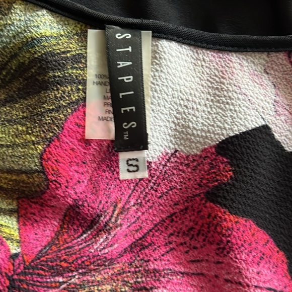 Artful Asymmetric Popper Topper Makes Black Garments Come to Life - Picture 6 of 6